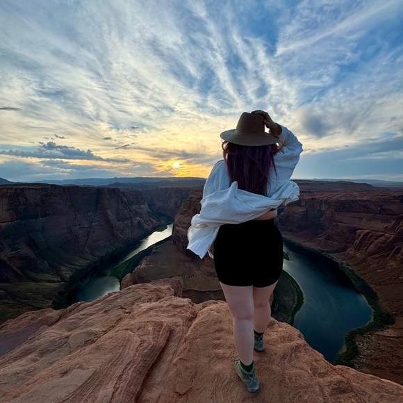 Meet your Posher! - Picture 2 of 9